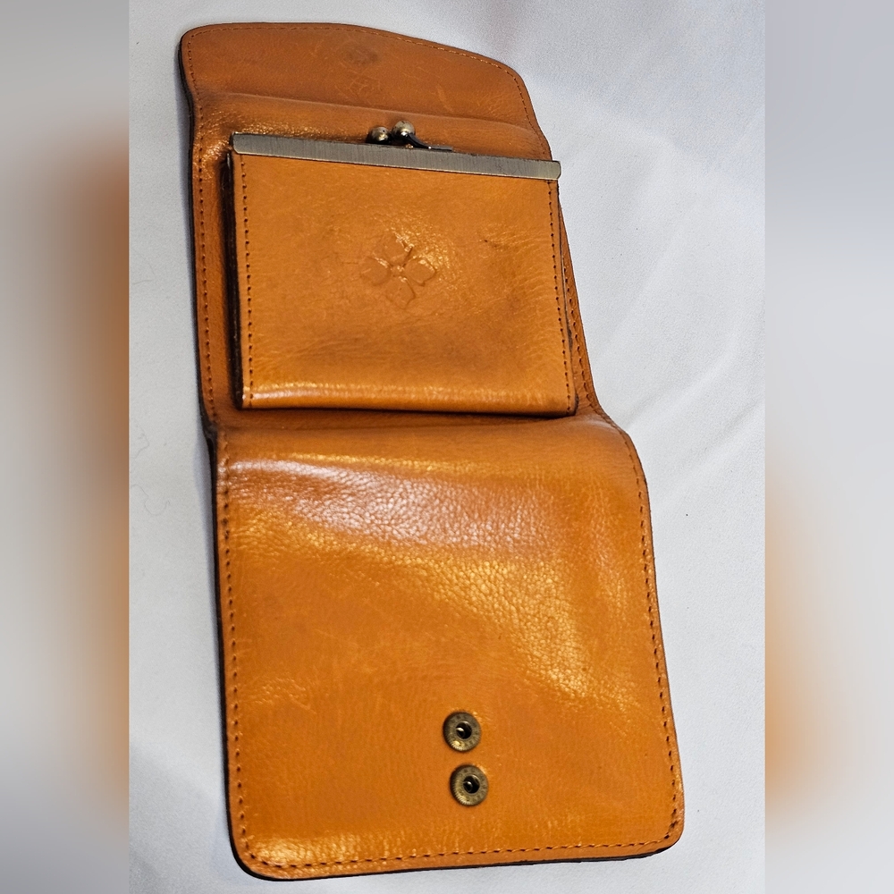 Patricia Nash Reiti Wallet Tan Leather Bifold Kiss Lock